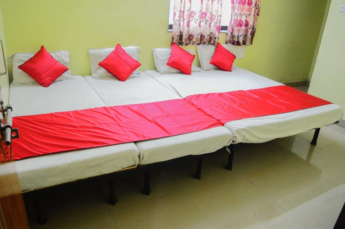 Hotel Gourav Palace Shirdi Exterior photo